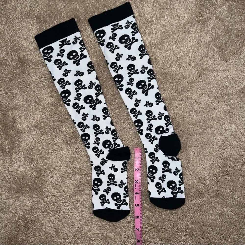 3/$25 🍄 Skull and Crossbones Kids Knee High Compression Sock Halloween Size S/M